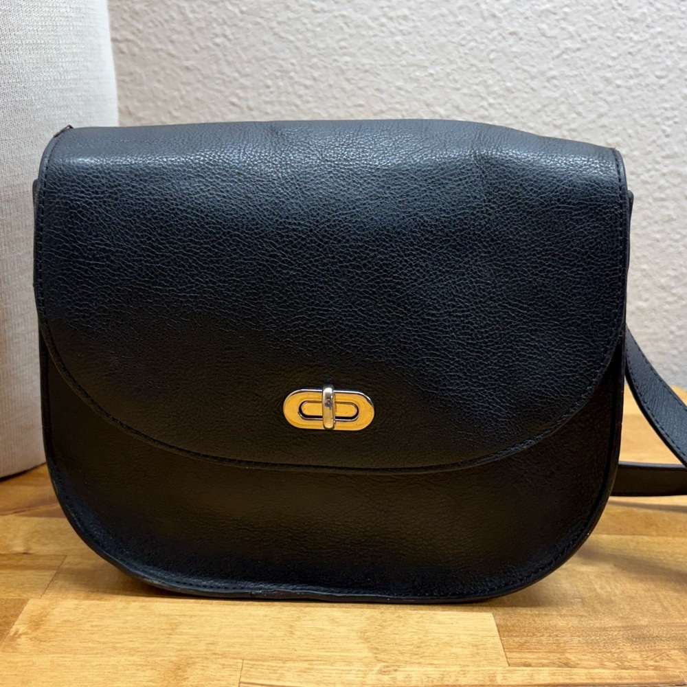 Lo & Sons The Claremont Black Leather Crossbody Camera Bag Gold Turn-Lock